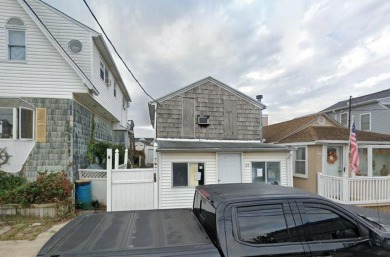 Beach Home For Sale in New York, New York