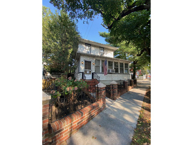 Beach Home For Sale in College Point, New York