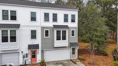 Beach Townhome/Townhouse Active Under Contract in Hanahan, South Carolina