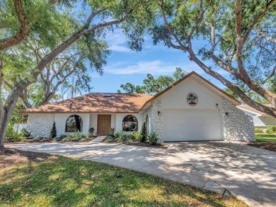 Beach Home For Sale in Palm Harbor, Florida