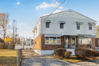 Beach Home For Sale in New York, New York