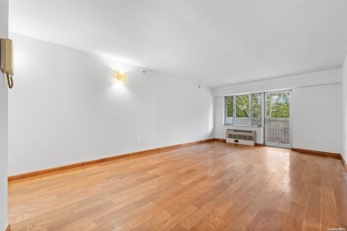 Beach Condo Sale Pending in Forest Hills, New York