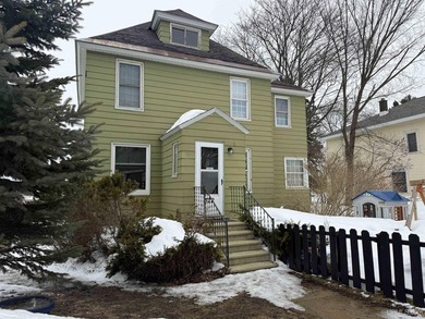 Beach Home Active Under Contract in Munising, Michigan