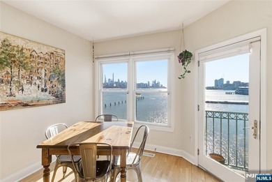 Beach Home For Sale in Edgewater, New Jersey