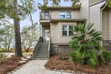 Beach Townhome/Townhouse Active Under Contract in Charleston, South Carolina