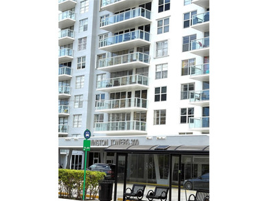 Beach Condo For Sale in Sunny Isles Beach, Florida