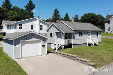 Beach Home Active Under Contract in Hancock, Michigan