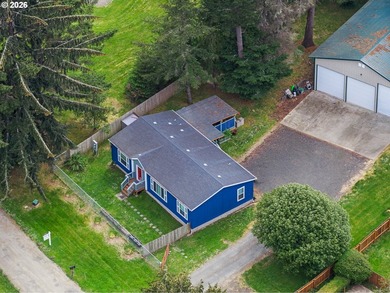 Beach Home For Sale in Coos Bay, Oregon