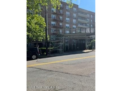 Beach Apartment Sale Pending in Staten Island, New York