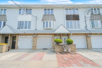 Beach Townhome/Townhouse For Sale in Staten Island, New York