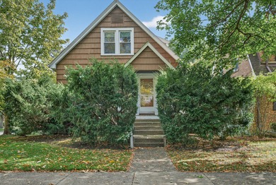 Beach Home Active Under Contract in Evanston, Illinois