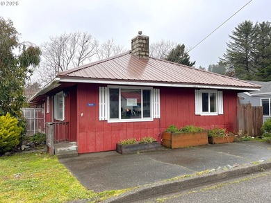 Beach Home For Sale in Gold Beach, Oregon