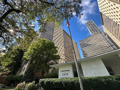 Beach Condo Active Under Contract in Chicago, Illinois