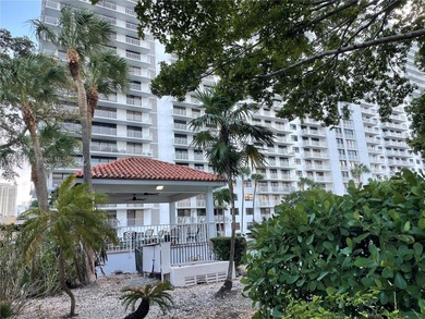 Beach Condo For Sale in Sunny Isles Beach, Florida