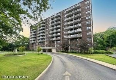 Beach Apartment Sale Pending in Staten Island, New York