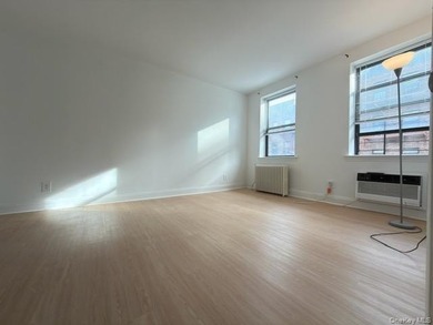 Beach Home Sale Pending in Bayside, New York