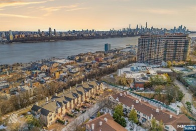 Beach Home For Sale in Fort Lee, New Jersey