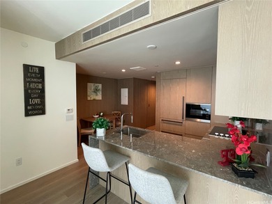 Beach Condo Active Under Contract in Honolulu, Hawaii