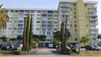 Beach Condo For Sale in Hollywood, Florida