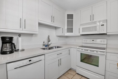 Beach Condo For Sale in South Palm Beach, Florida