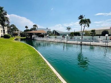Beach Condo For Sale in Lantana, Florida