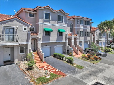 Beach Townhome/Townhouse For Sale in Sunrise, Florida