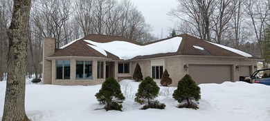 Beach Home Active Under Contract in Gladstone, Michigan
