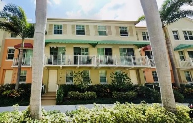 Beach Townhome/Townhouse For Sale in Lantana, Florida