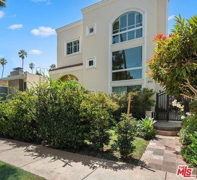 Beach Condo For Sale in Santa Monica, California
