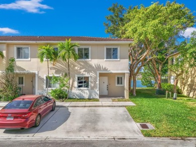 Beach Townhome/Townhouse For Sale in Miami, Florida