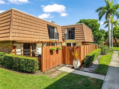 Beach Townhome/Townhouse For Sale in Davie, Florida