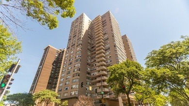 Beach Condo For Sale in Chicago, Illinois