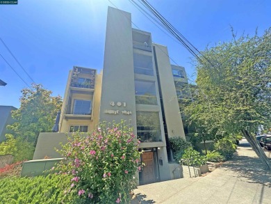 Beach Condo For Sale in Oakland, California