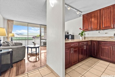 Beach Condo Active Under Contract in Honolulu, Hawaii