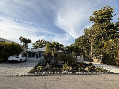Beach Home For Sale in Longboat Key, Florida