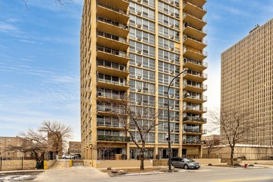 Beach Condo Active Under Contract in Chicago, Illinois