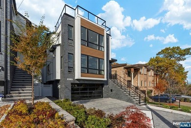 Beach Home For Sale in Fort Lee, New Jersey