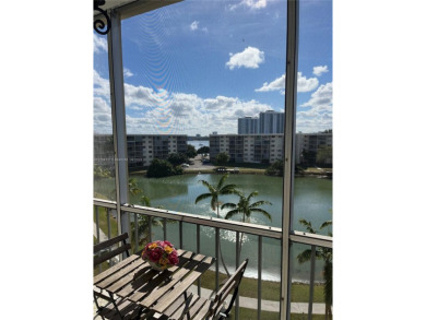 Beach Condo For Sale in Aventura, Florida