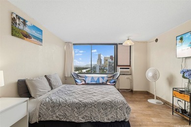 Beach Condo Active Under Contract in Honolulu, Hawaii