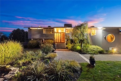 Beach Home Active Under Contract in Middletown, Rhode Island