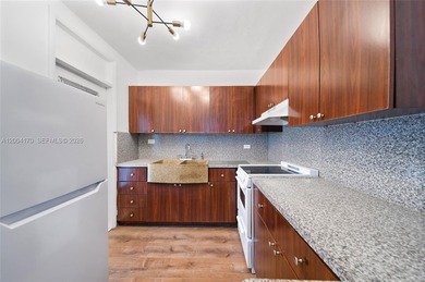 Beach Condo For Sale in Miami Beach, Florida