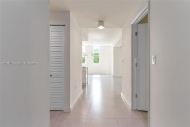 Beach Condo For Sale in Miami Beach, Florida