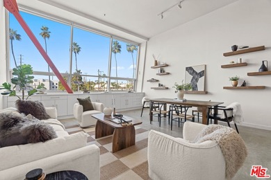 Beach Condo For Sale in Venice, California
