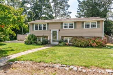 Beach Home For Sale in Monument Beach, Massachusetts