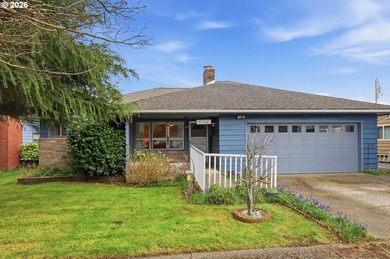 Beach Home For Sale in Coos Bay, Oregon