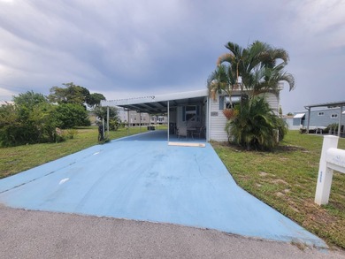 Beach Home For Sale in West Palm Beach, Florida