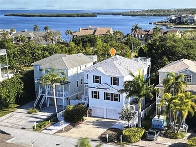Beach Home For Sale in Palm Harbor, Florida