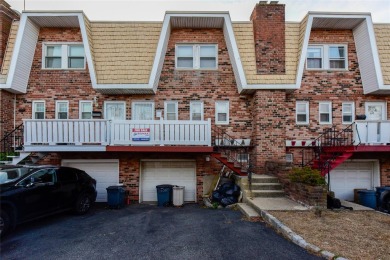 Beach Townhome/Townhouse For Sale in New York, New York