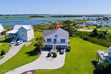 Beach Home For Sale in Cedar Point, North Carolina