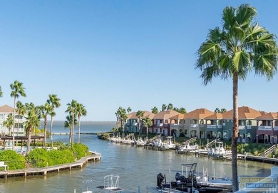 Beach Townhome/Townhouse Sale Pending in Laguna Vista, Texas